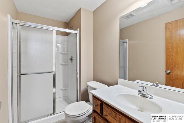 15905 Newport Avenue, Omaha, NE 68116