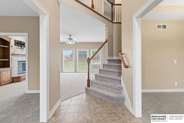 15905 Newport Avenue, Omaha, NE 68116
