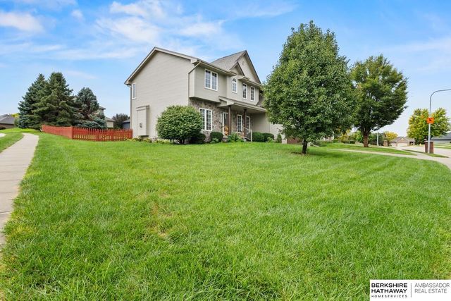 15905 Newport Avenue, Omaha, NE 68116