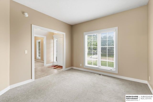 15905 Newport Avenue, Omaha, NE 68116