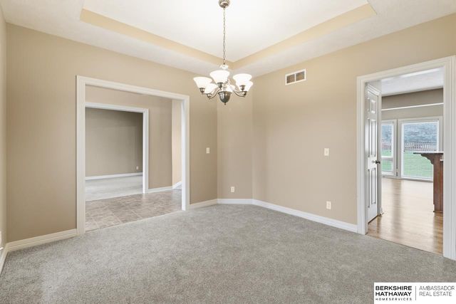 15905 Newport Avenue, Omaha, NE 68116