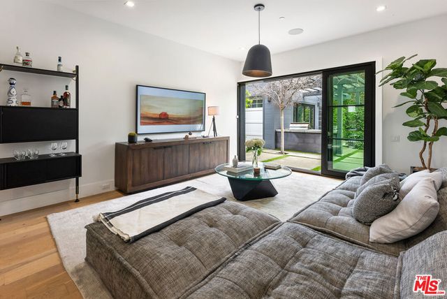 528 Norwich Drive, West Hollywood, CA 90048