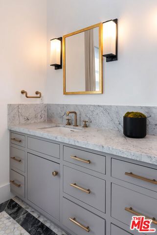 528 Norwich Drive, West Hollywood, CA 90048
