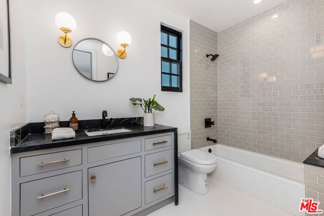 528 Norwich Drive, West Hollywood, CA 90048
