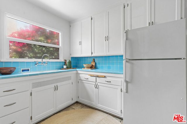 2468 Glencoe Avenue, Los Angeles, CA 90291