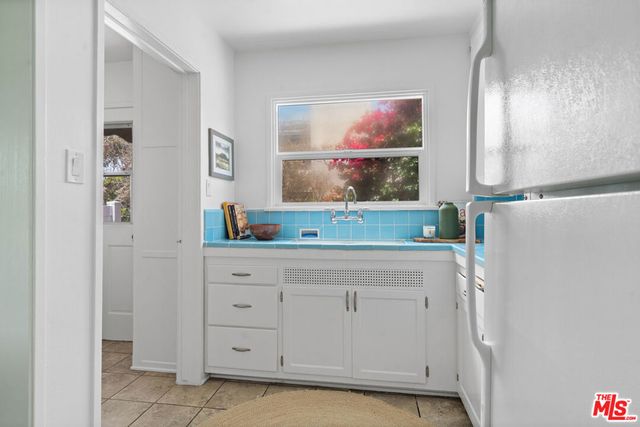 2468 Glencoe Avenue, Los Angeles, CA 90291