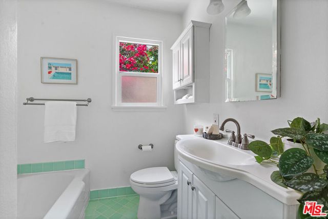 2468 Glencoe Avenue, Los Angeles, CA 90291