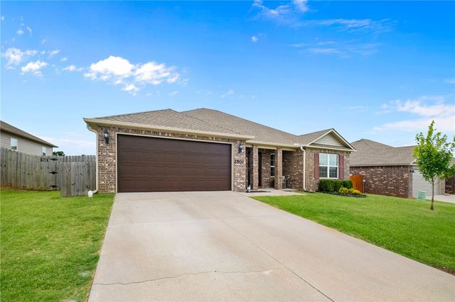 2501 Maplewood Avenue, Lowell, AR 72745