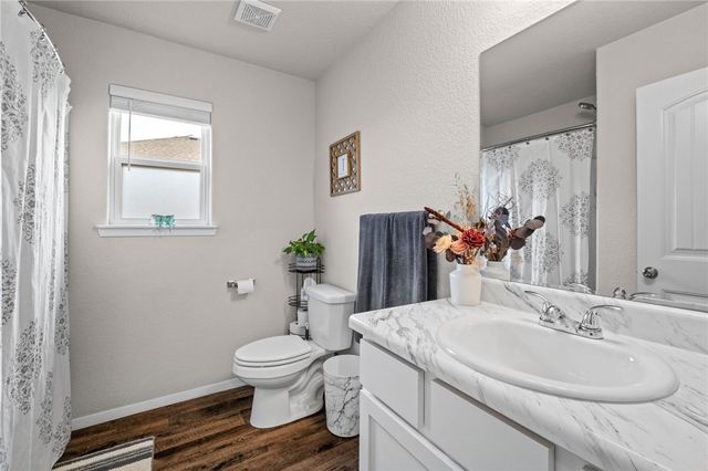 2501 Maplewood Avenue, Lowell, AR 72745