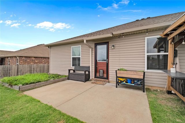 2501 Maplewood Avenue, Lowell, AR 72745
