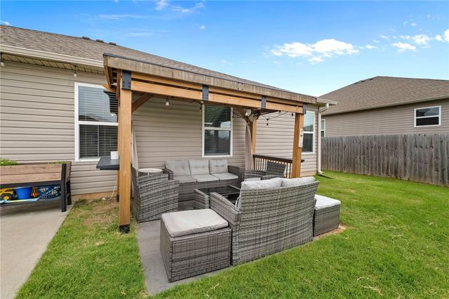 2501 Maplewood Avenue, Lowell, AR 72745