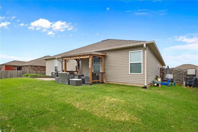 2501 Maplewood Avenue, Lowell, AR 72745