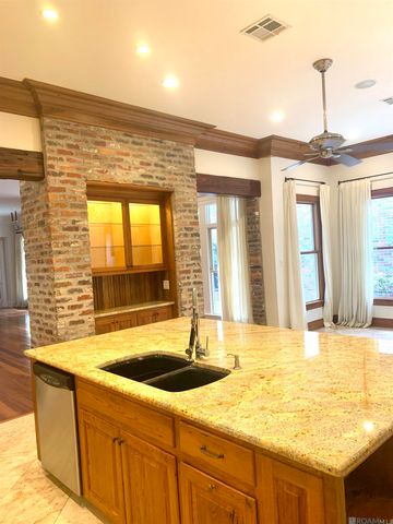 2724 Bocage Lake Dr, Baton Rouge, LA 70809
