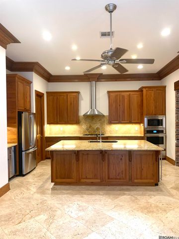 2724 Bocage Lake Dr, Baton Rouge, LA 70809