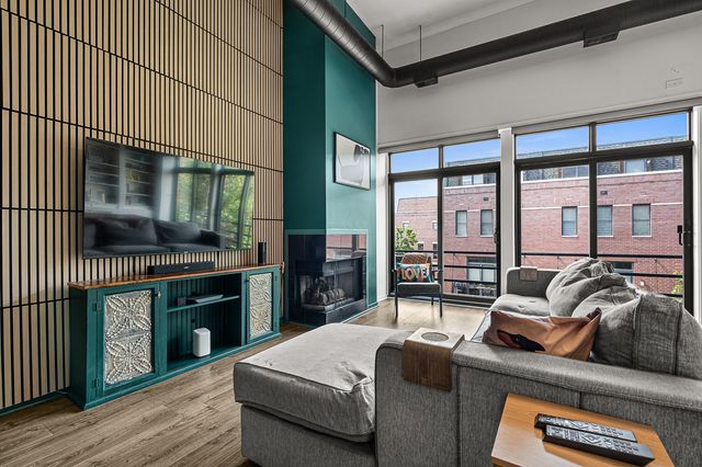 1760 W Wrightwood Avenue 305, Chicago, IL 60614