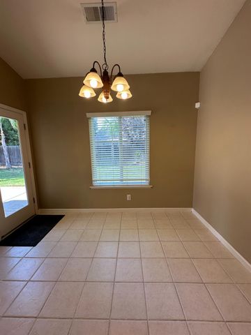 2136 E Turnberry Avenue, Fresno, CA 93730