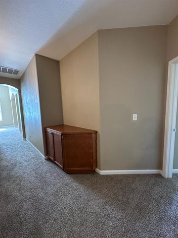 2136 E Turnberry Avenue, Fresno, CA 93730