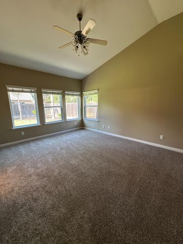 2136 E Turnberry Avenue, Fresno, CA 93730