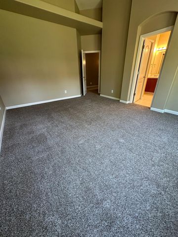 2136 E Turnberry Avenue, Fresno, CA 93730