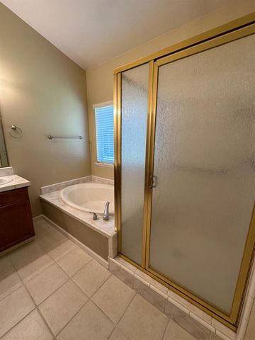 2136 E Turnberry Avenue, Fresno, CA 93730