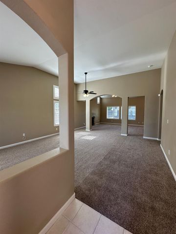 2136 E Turnberry Avenue, Fresno, CA 93730