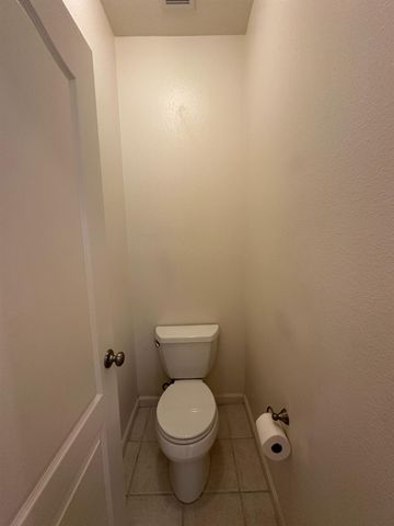 2136 E Turnberry Avenue, Fresno, CA 93730