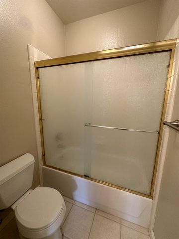 2136 E Turnberry Avenue, Fresno, CA 93730