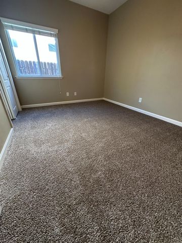 2136 E Turnberry Avenue, Fresno, CA 93730