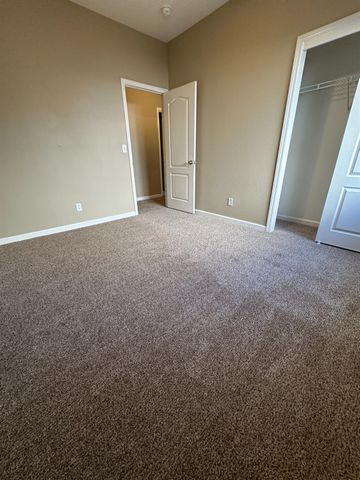 2136 E Turnberry Avenue, Fresno, CA 93730
