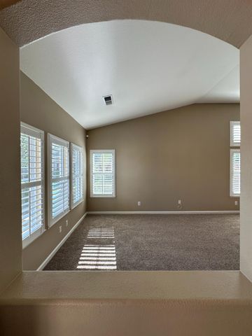 2136 E Turnberry Avenue, Fresno, CA 93730