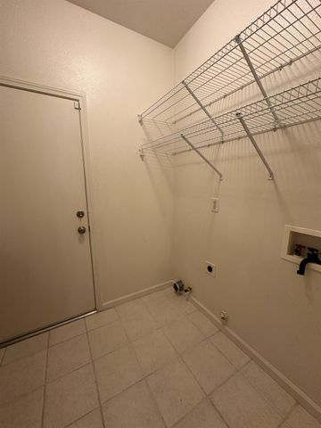 2136 E Turnberry Avenue, Fresno, CA 93730