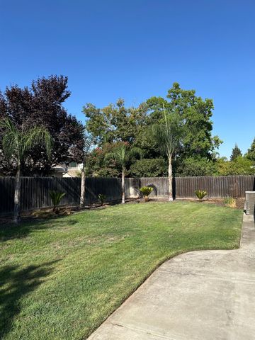 2136 E Turnberry Avenue, Fresno, CA 93730