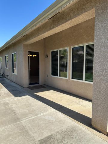 2136 E Turnberry Avenue, Fresno, CA 93730