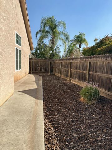 2136 E Turnberry Avenue, Fresno, CA 93730