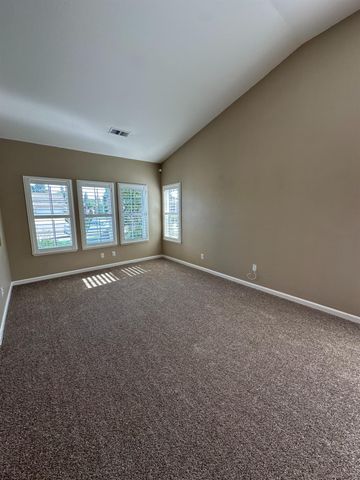 2136 E Turnberry Avenue, Fresno, CA 93730