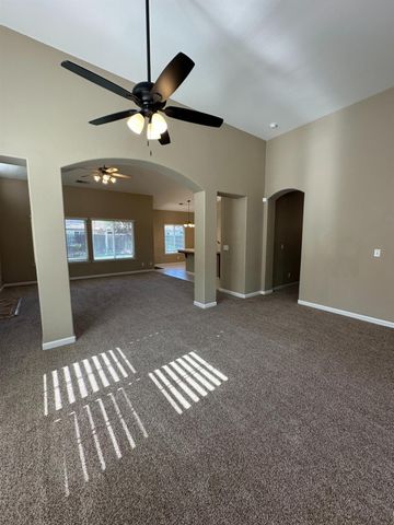 2136 E Turnberry Avenue, Fresno, CA 93730