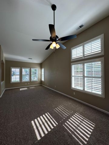2136 E Turnberry Avenue, Fresno, CA 93730