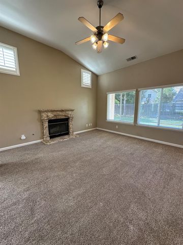 2136 E Turnberry Avenue, Fresno, CA 93730