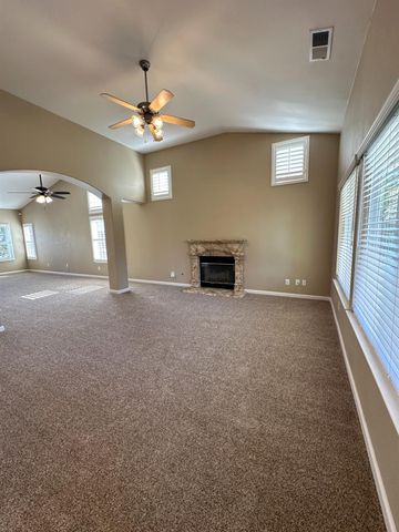2136 E Turnberry Avenue, Fresno, CA 93730