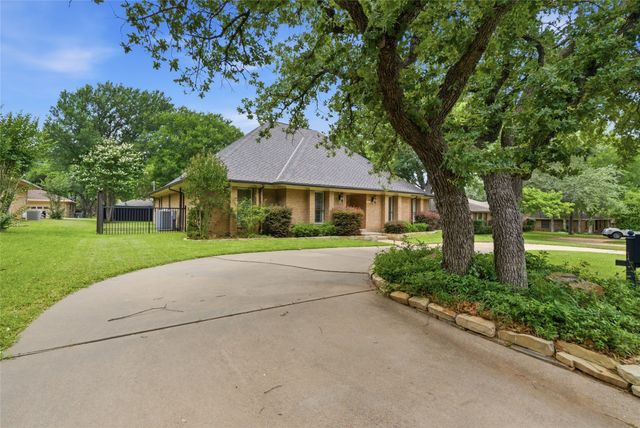 1515 Oak Forest Drive, Graham, TX 76450