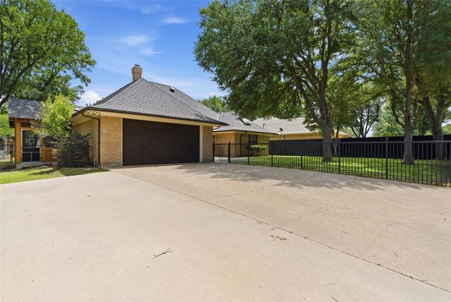 1515 Oak Forest Drive, Graham, TX 76450