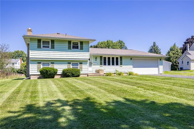 90 Oakbend Lane, Irondequoit, NY 14617