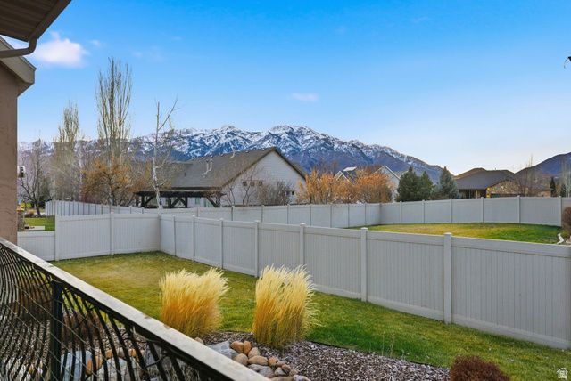 5997 ROUNDUP CT, Mountain Green, UT 84050