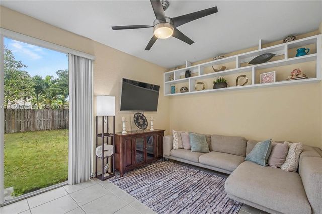 1939 SE 13th St, Homestead, FL 33035