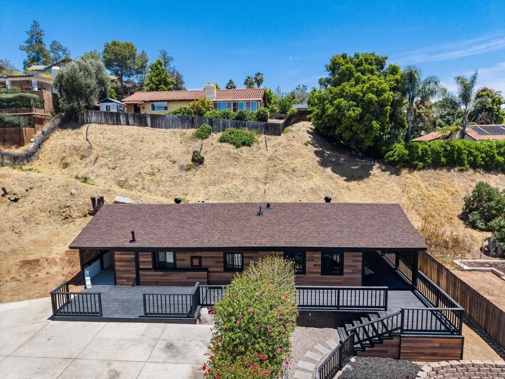 Image 3 of property listing at 9209 Adlai, Lakeside, CA 92040