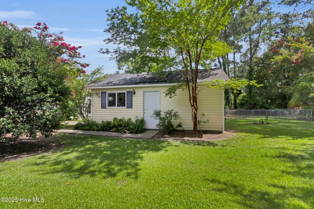 811 Chattawka Lane, New Bern, NC 28560