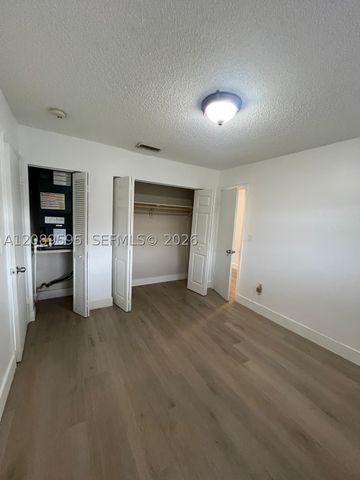 1400 W 39th Pl 1400, Hialeah, FL 33012
