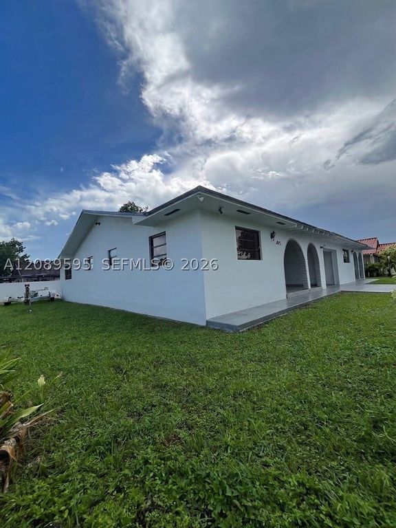 1400 W 39th Pl 1400, Hialeah, FL 33012