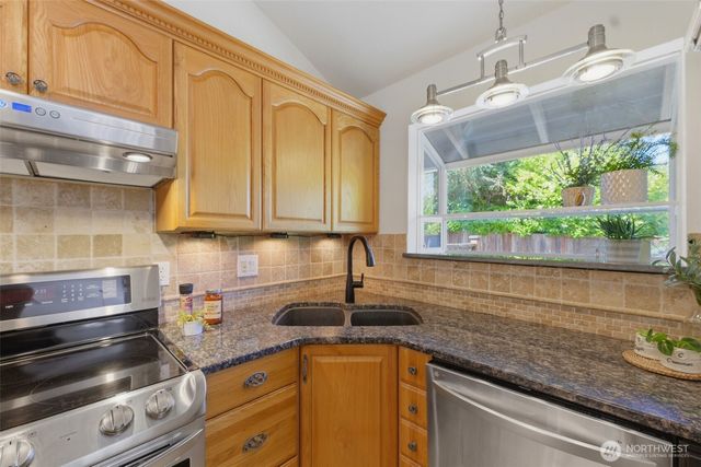 5204 65th Avenue W, University Place, WA 98467
