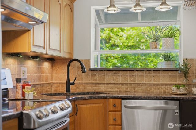 5204 65th Avenue W, University Place, WA 98467